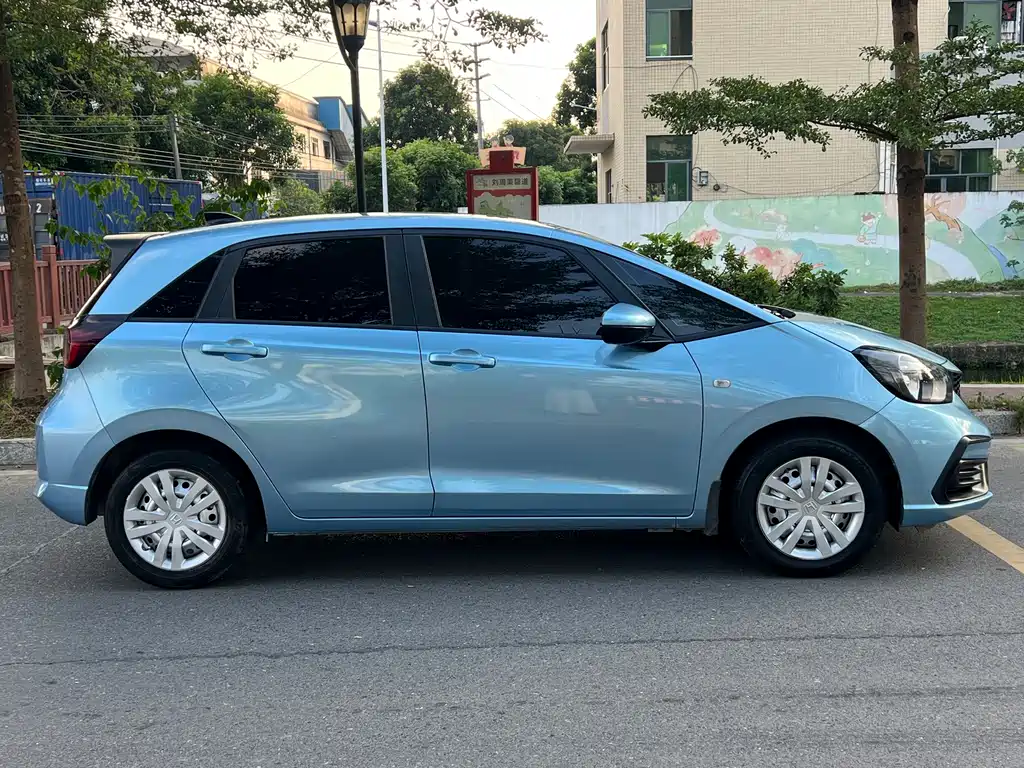 Honda Fit — миниатюра 8