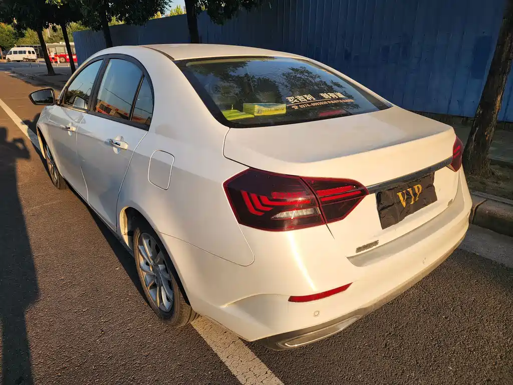 Geely Emgrand — миниатюра 5