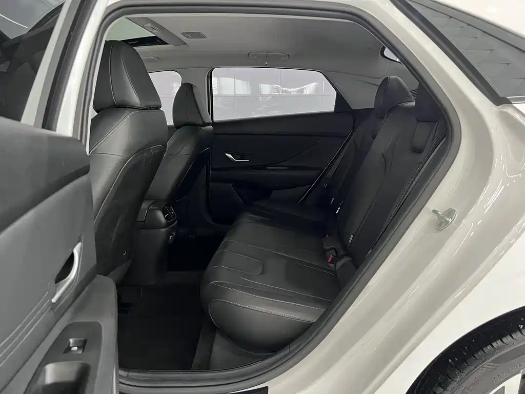Hyundai Elantra — миниатюра 14