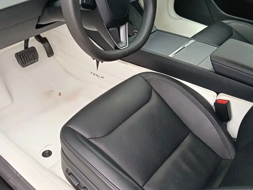 Tesla Model 3 — миниатюра 7