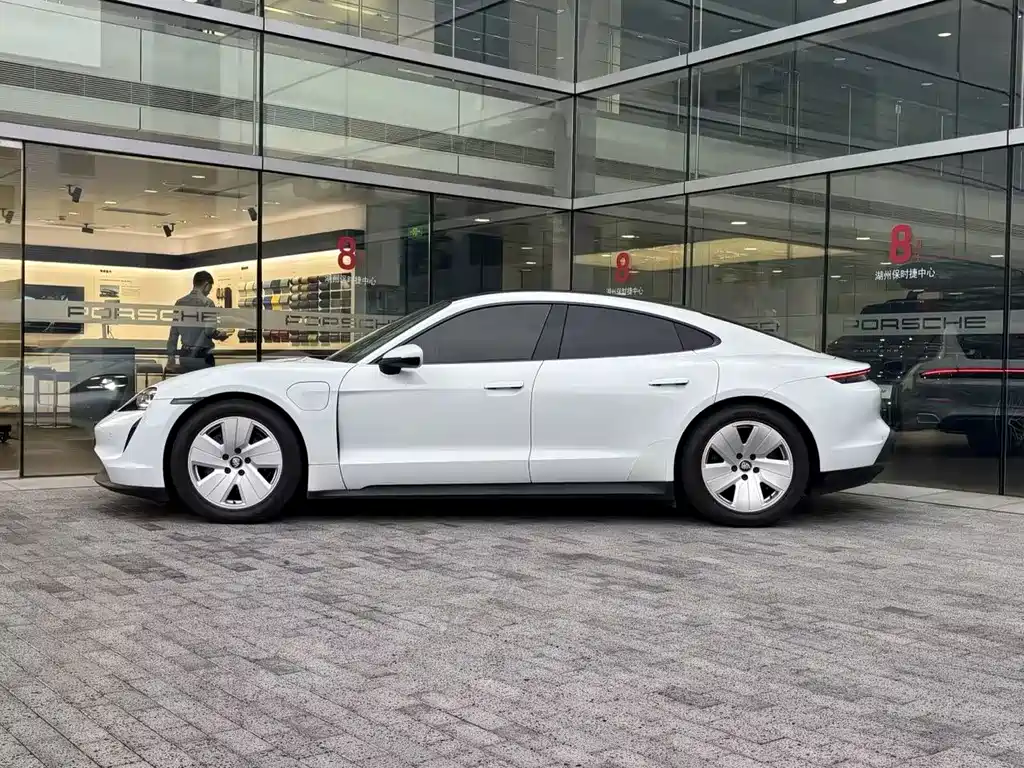 Porsche Taycan — миниатюра 4