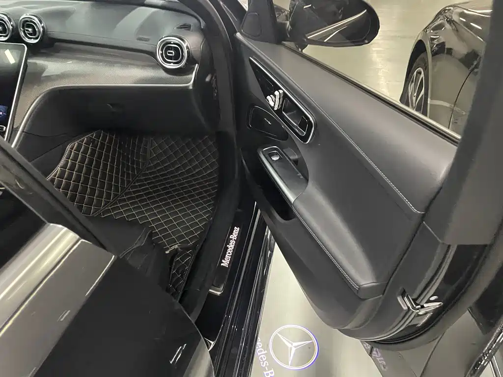 Mercedes-Benz C-Class — миниатюра 6