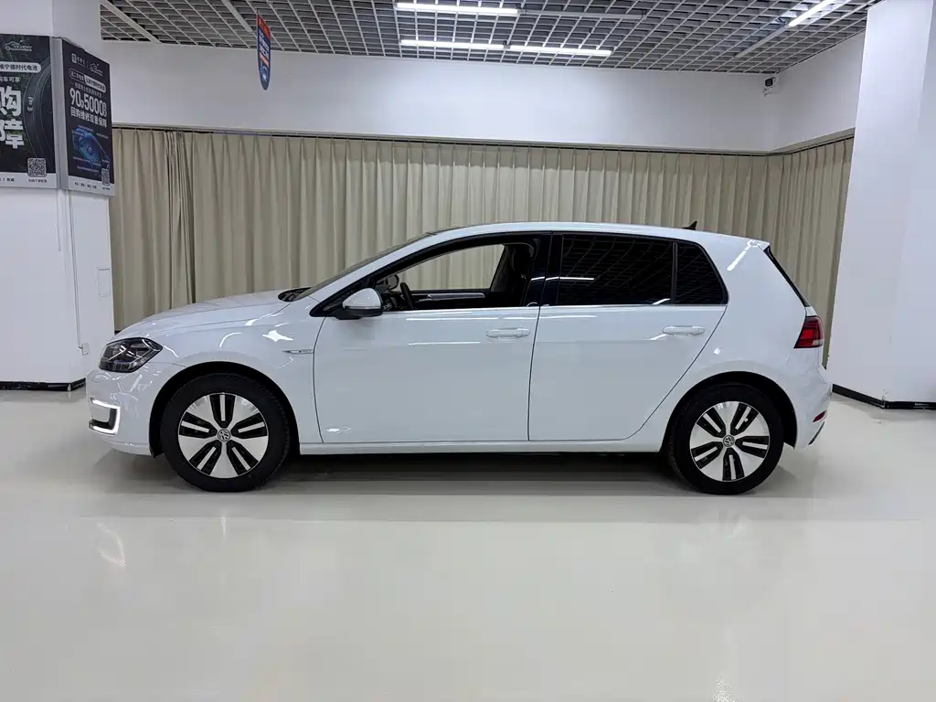 Volkswagen Golf EV — миниатюра 3