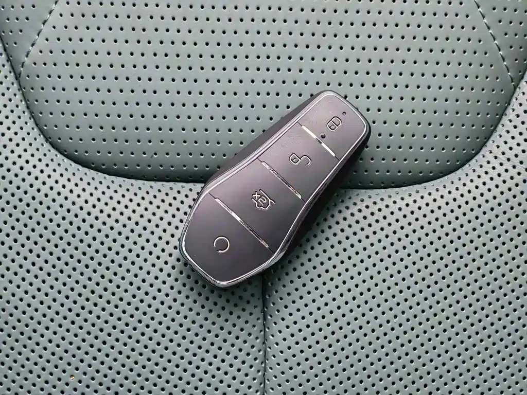 BYD Han — миниатюра 10
