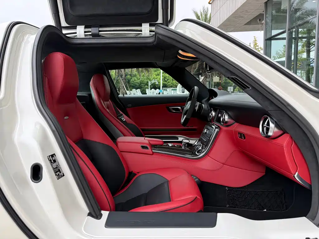 Mercedes-Benz SLS AMG — миниатюра 9