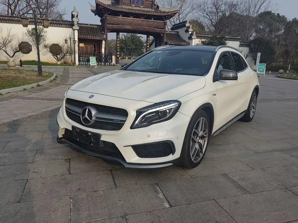 Mercedes-Benz GLA AMG 2015