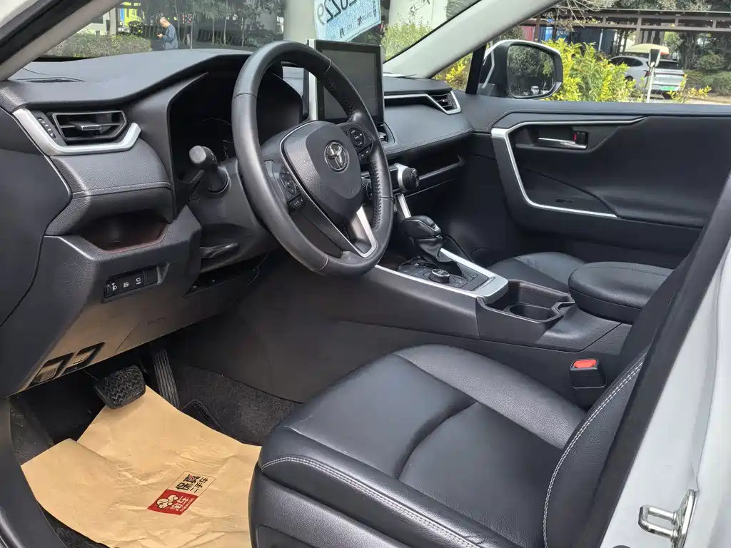 Toyota RAV4 — миниатюра 4