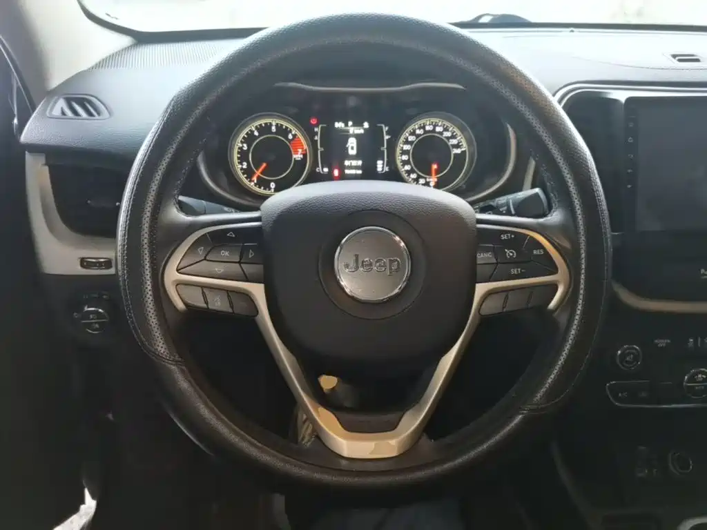 Jeep Cherokee — миниатюра 11