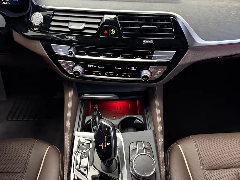 BMW 5 Series — миниатюра 13