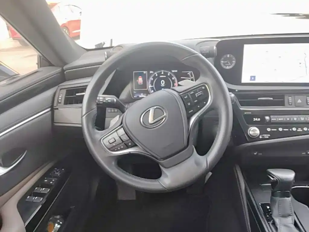 Lexus ES — миниатюра 11