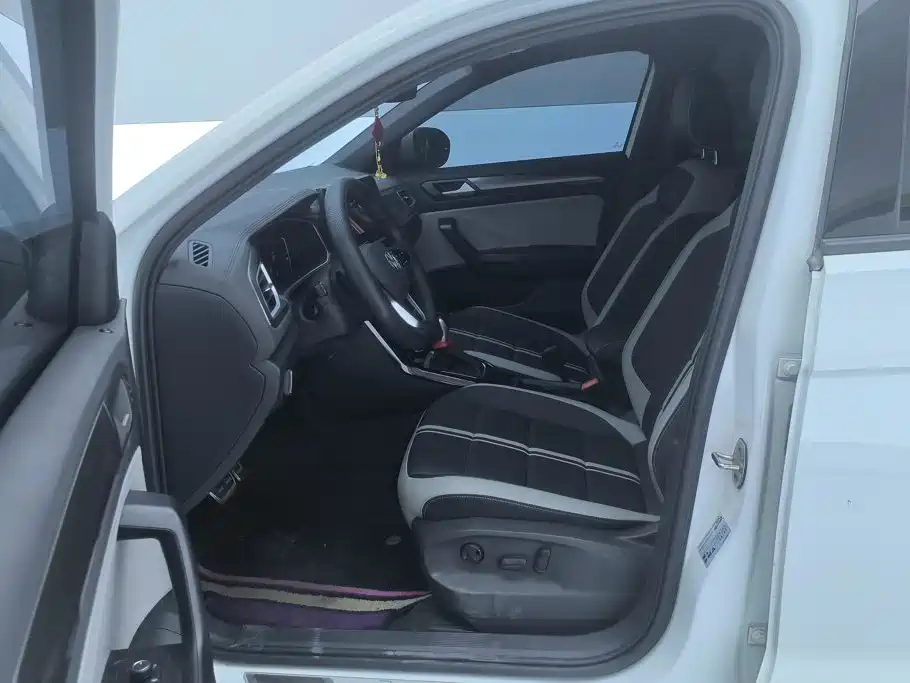 Volkswagen T-Roc — миниатюра 9