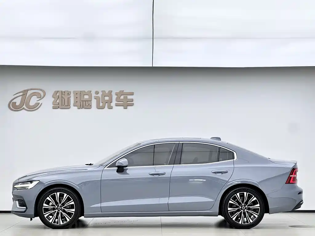 Volvo S60 2023 B4 Luxury