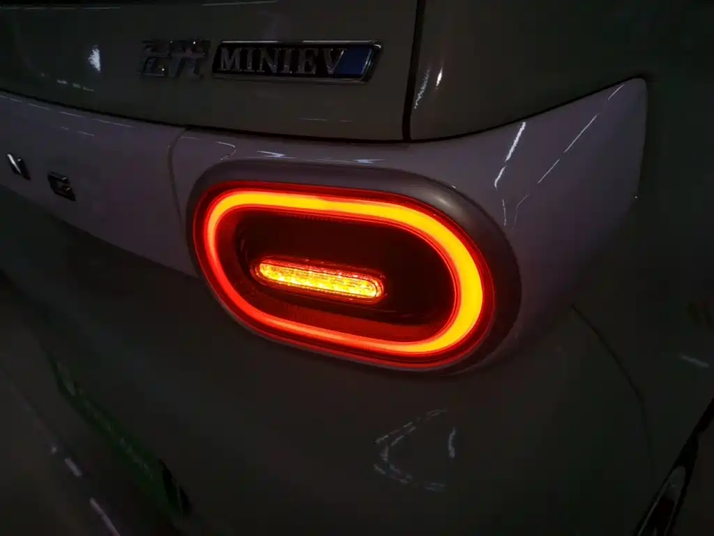 Wuling MINIEV — миниатюра 8