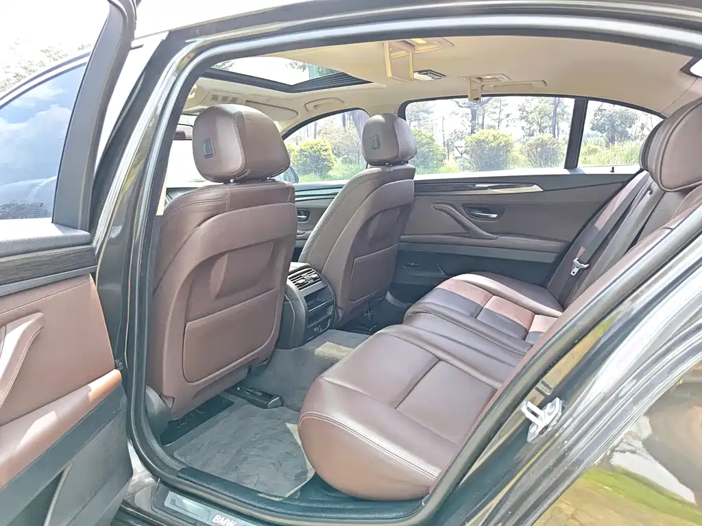 BMW 5 Series — миниатюра 14