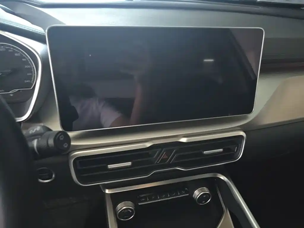 Geely Binyue — миниатюра 13