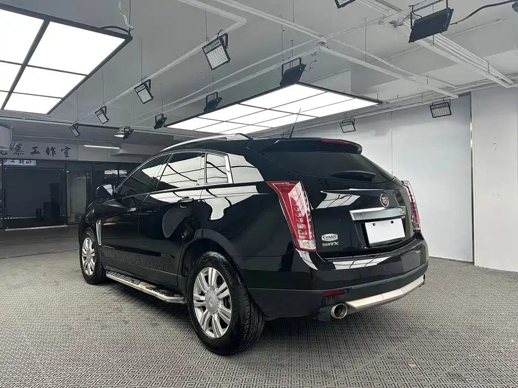 Cadillac SRX — миниатюра 5