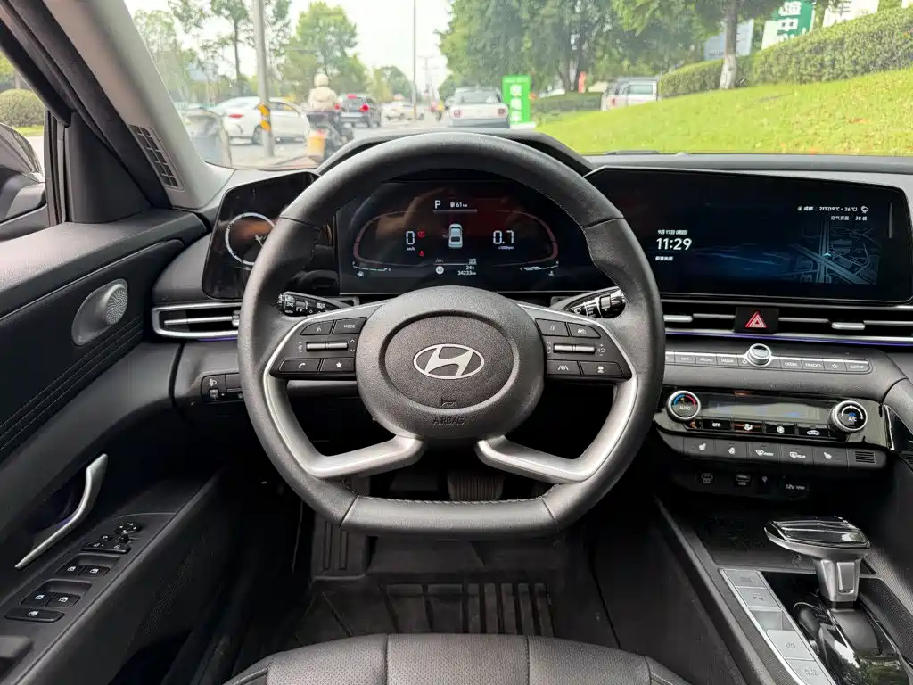 Hyundai Elantra — миниатюра 14