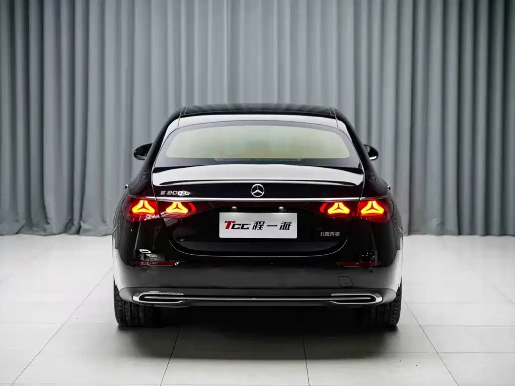 Mercedes-Benz E-Class — миниатюра 6