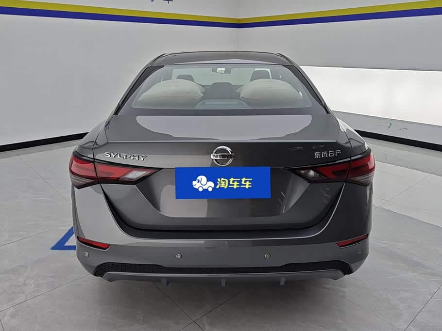 Nissan Sylphy 1.6 л 2023 г. Серебристо-серый, пробег 26500 км