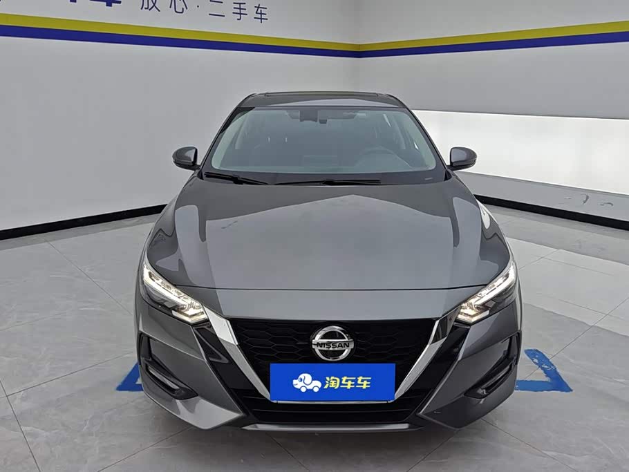 Nissan Sylphy 1.6 л 2023 г. Серебристо-серый, пробег 26500 км