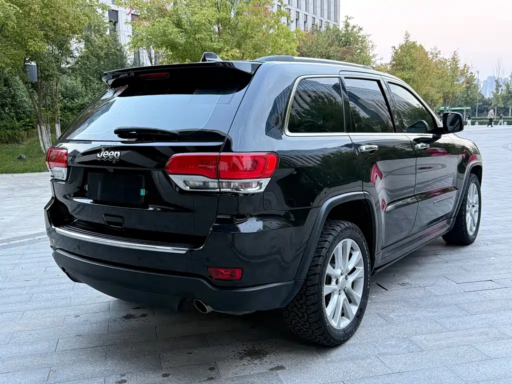 Jeep Grand Cherokee (Import) — миниатюра 4
