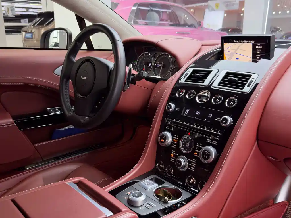 Aston Martin Rapide — миниатюра 20