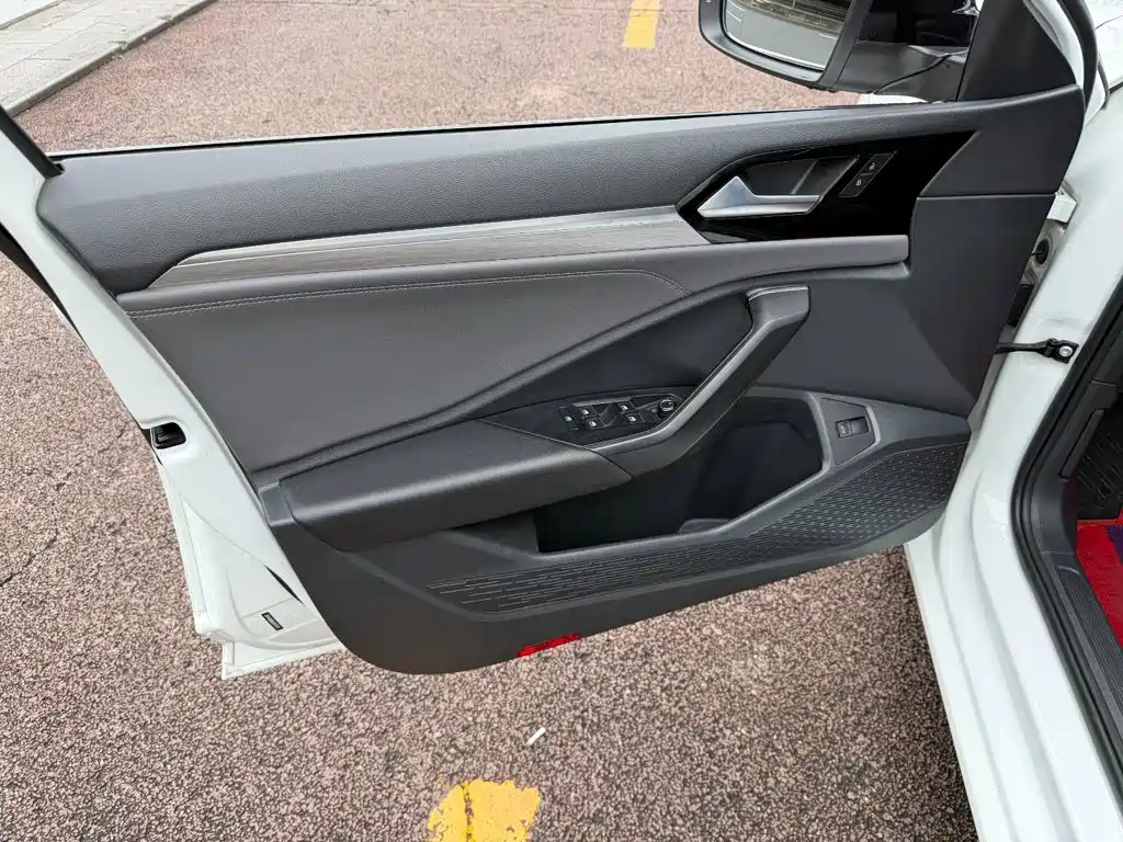 Volkswagen Sagitar — миниатюра 6