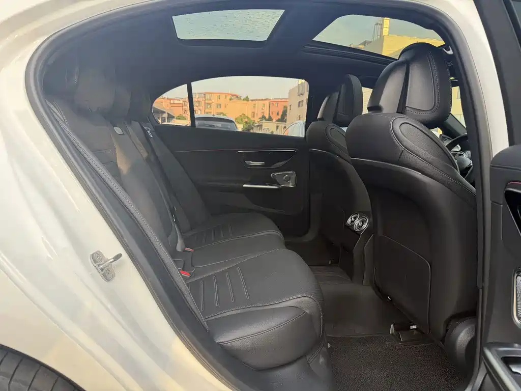 Mercedes-Benz C-Class — миниатюра 12