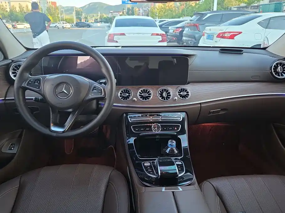 Mercedes-Benz E-Class — миниатюра 12