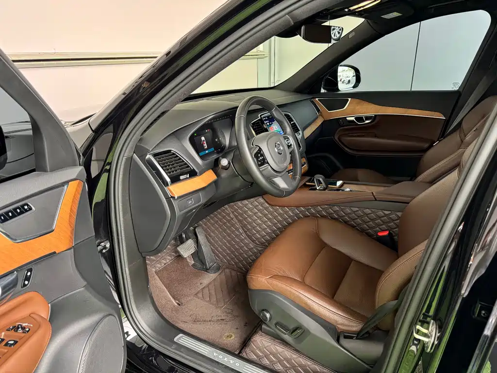 Volvo XC90 — миниатюра 9