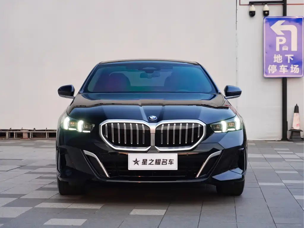 BMW 5 Series — миниатюра 2