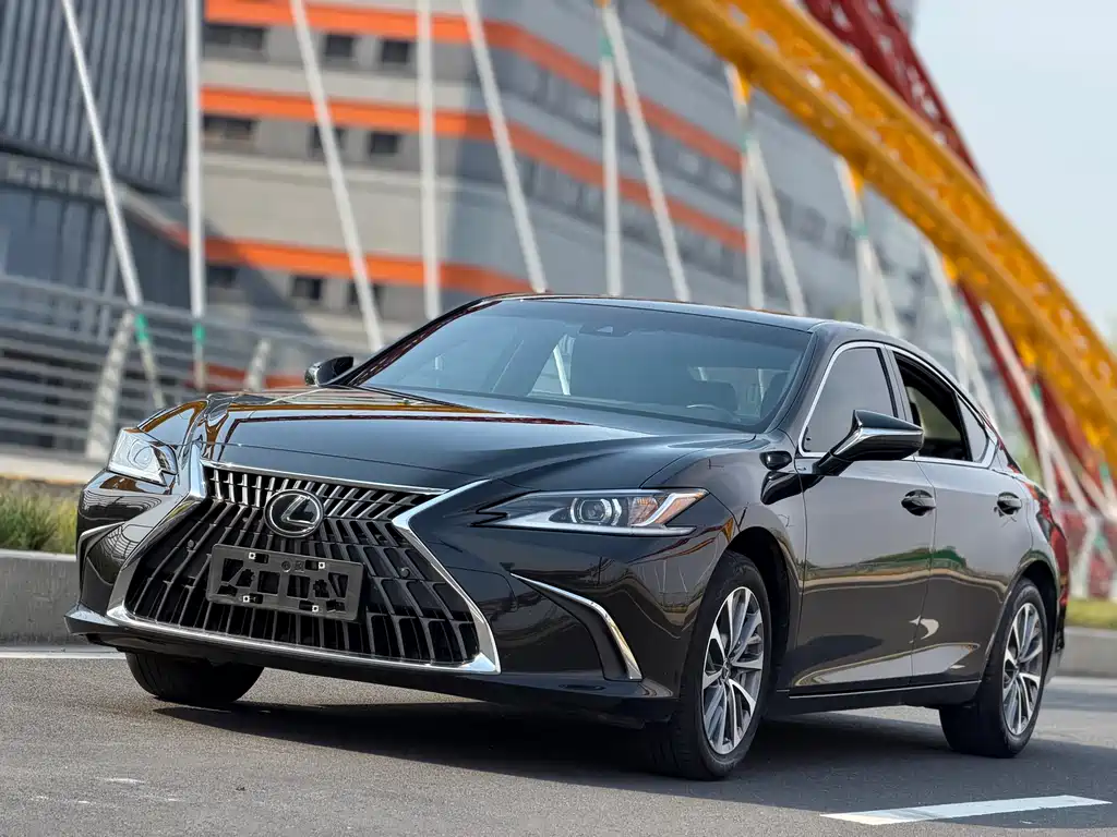 Lexus ES 2024
