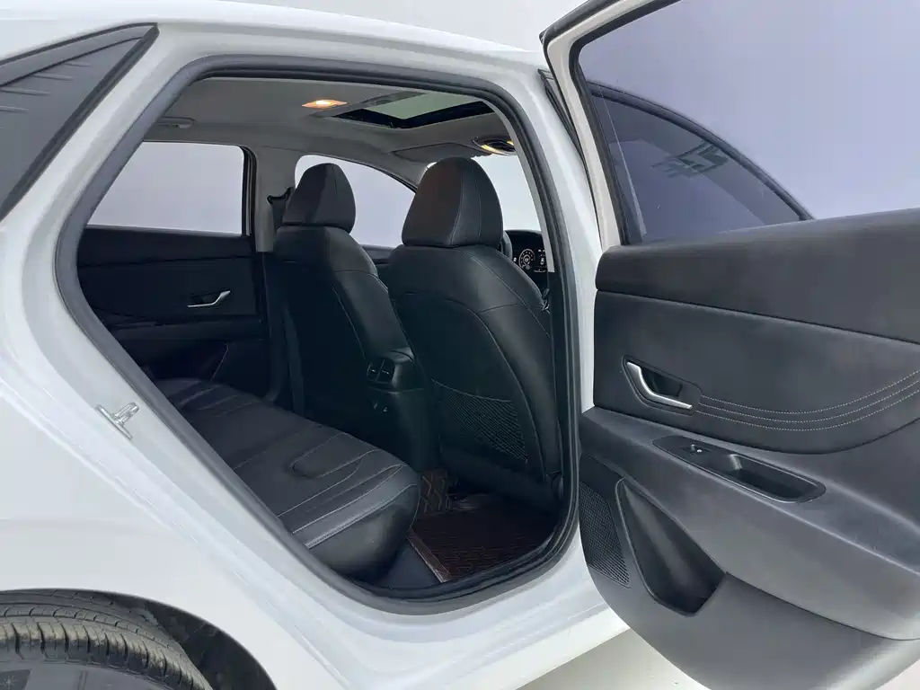 Hyundai Elantra — миниатюра 19