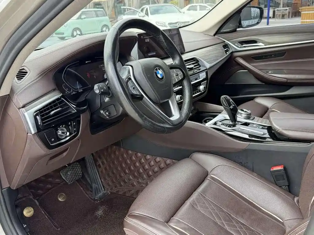 BMW 5 Series New Energy — миниатюра 3