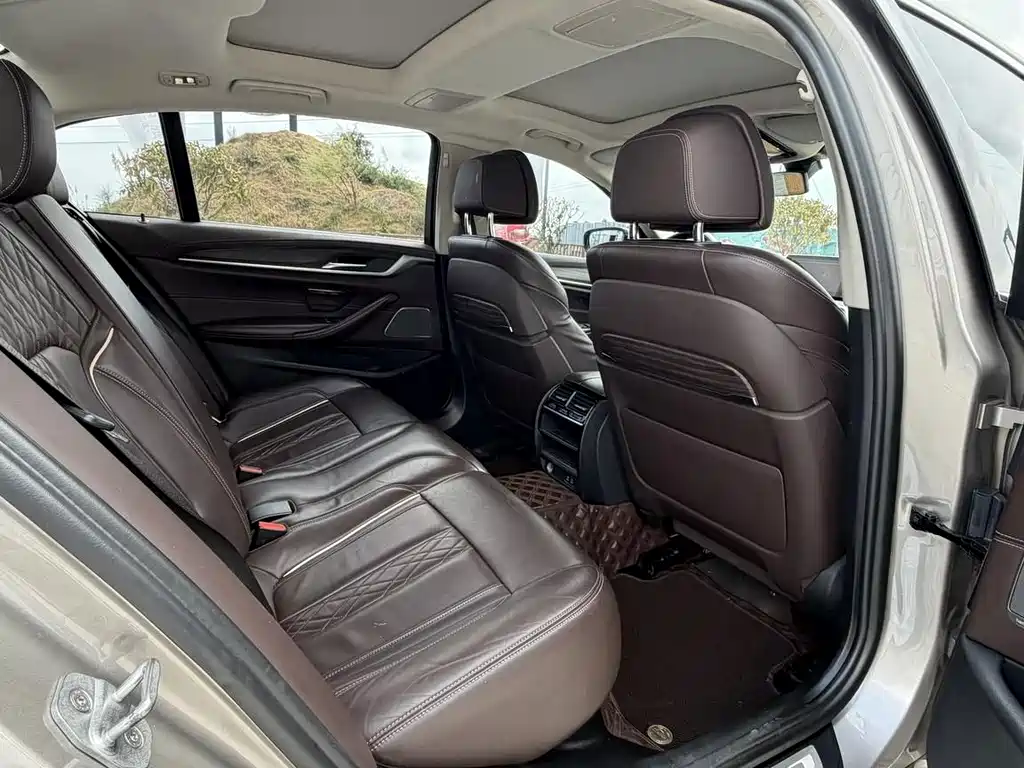 BMW 5 Series New Energy — миниатюра 6