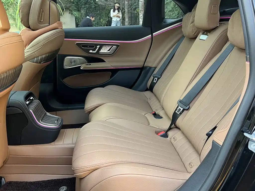 Mercedes-Benz E-Class — миниатюра 10