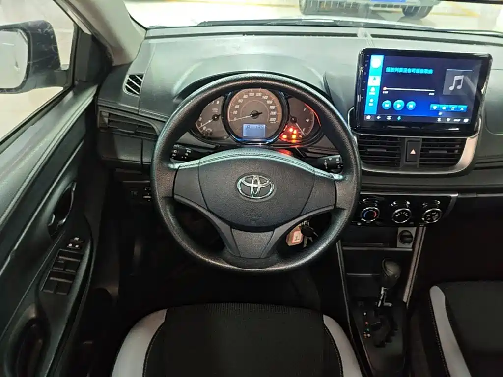 Toyota Yaris L — миниатюра 11