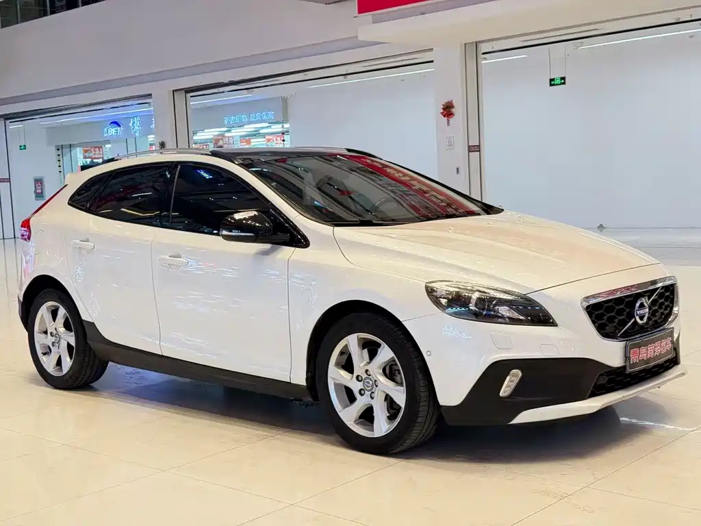 Volvo V40 — миниатюра 2