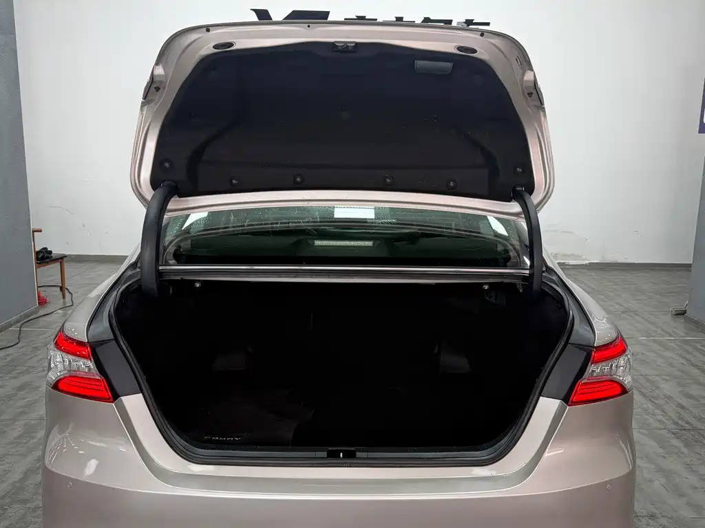 Toyota Camry — миниатюра 17