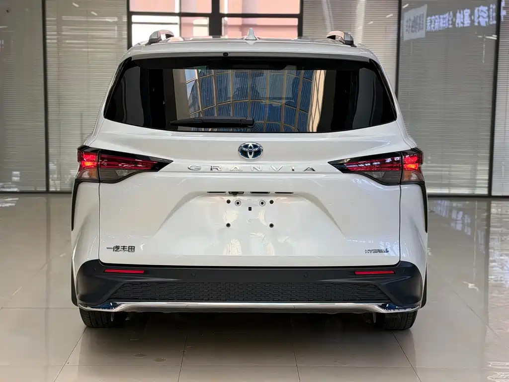 Toyota Granvia — миниатюра 15
