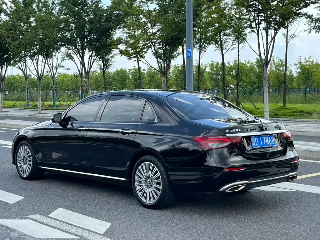 Mercedes-Benz E-Class — миниатюра 4