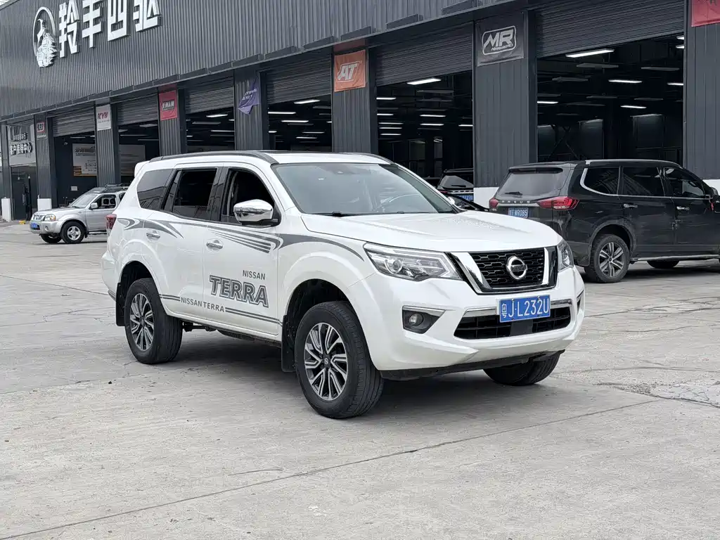 Nissan Terra — миниатюра 3