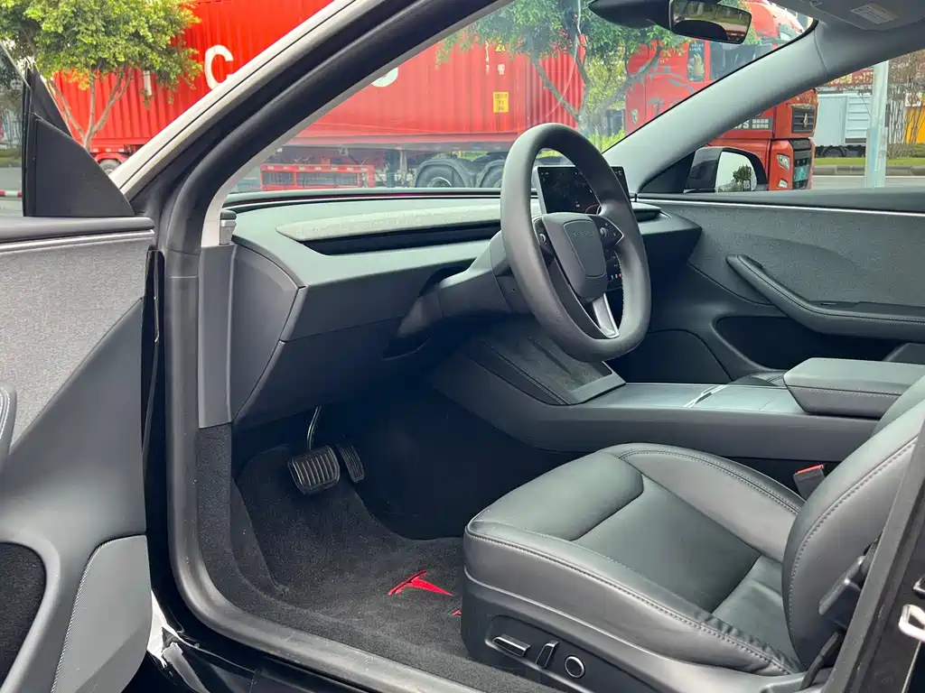 Tesla Model 3 — миниатюра 8