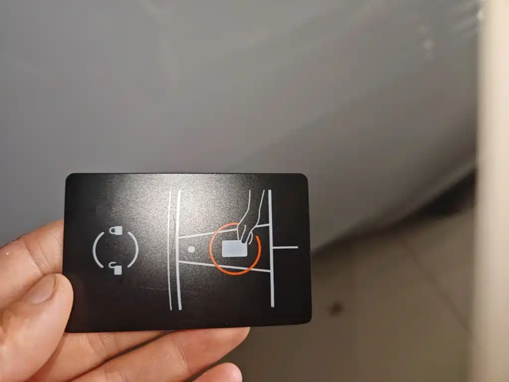 Tesla Model Y — миниатюра 9