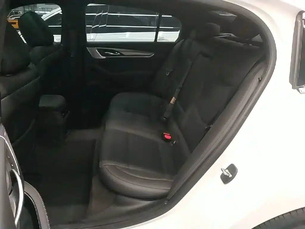 Cadillac CT5 — миниатюра 17