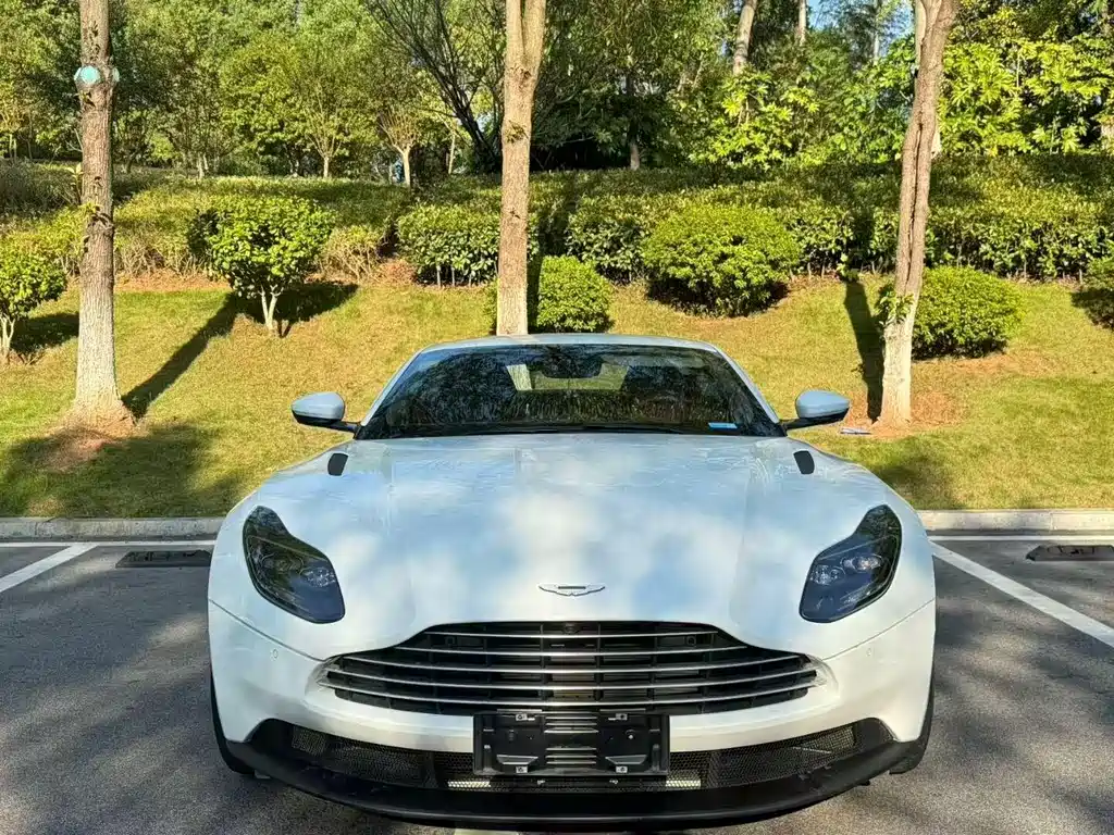 ASTON MARTIN DB11