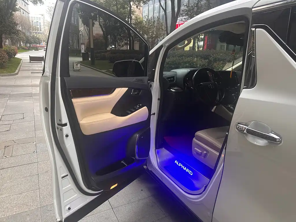 Toyota Alphard 2021 2.5L Luxury