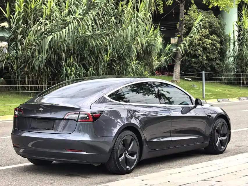 Tesla Model 3 — миниатюра 9