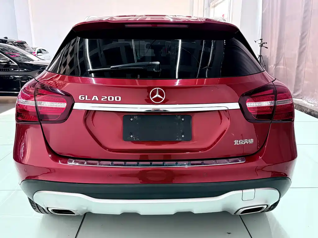 MERCEDES-BENZ GLA