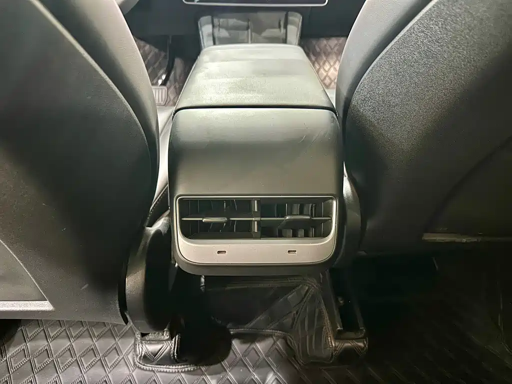Tesla Model Y — миниатюра 16
